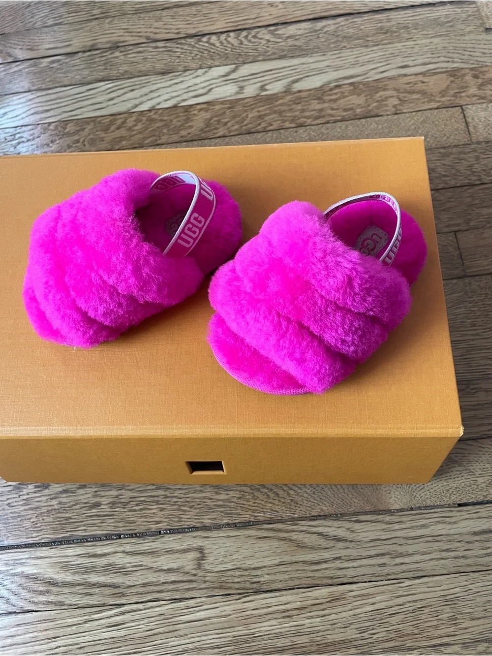 UGG Kids' Fluff Yeah Slide - Bright Pink toddler size 4/5
